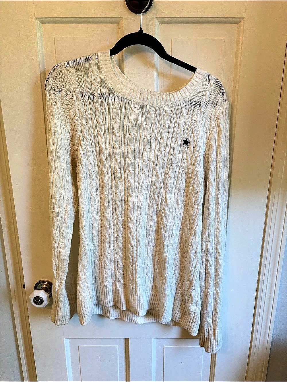 Hollister Cable-Knit Icon Crew Sweater in White Size Medium